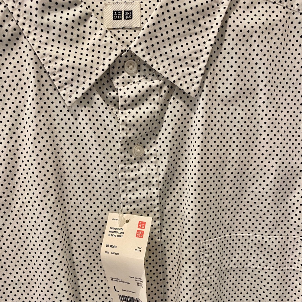 Uniqlo - men’s dotted dress shirt
